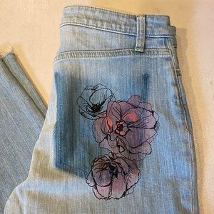 JOE’S UNIQUE “CHARLIE SKINNIES” WITH FLOWERS PRINTED ON THE BACK POCKET